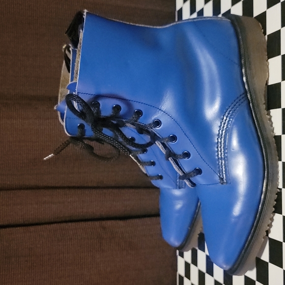 *SOLD* Made in England Dr. Martens Boots - Picture 6 of 11